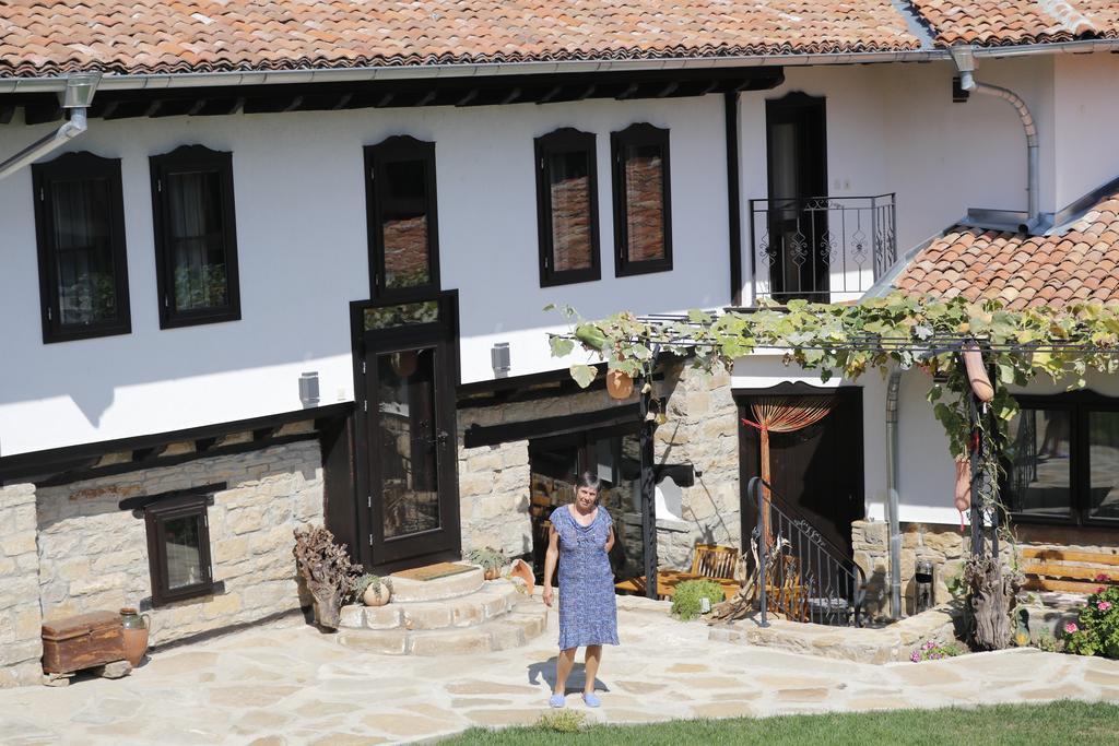 Guest House Epochs Since 1871 Lyaskovets Exterior photo